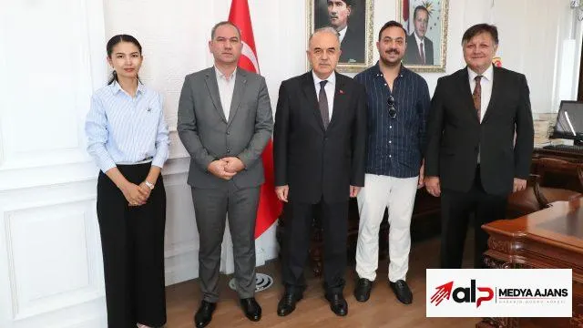 Özbekistanlı Tur Operatörleri Vali Erol’u Ziyaret Etti