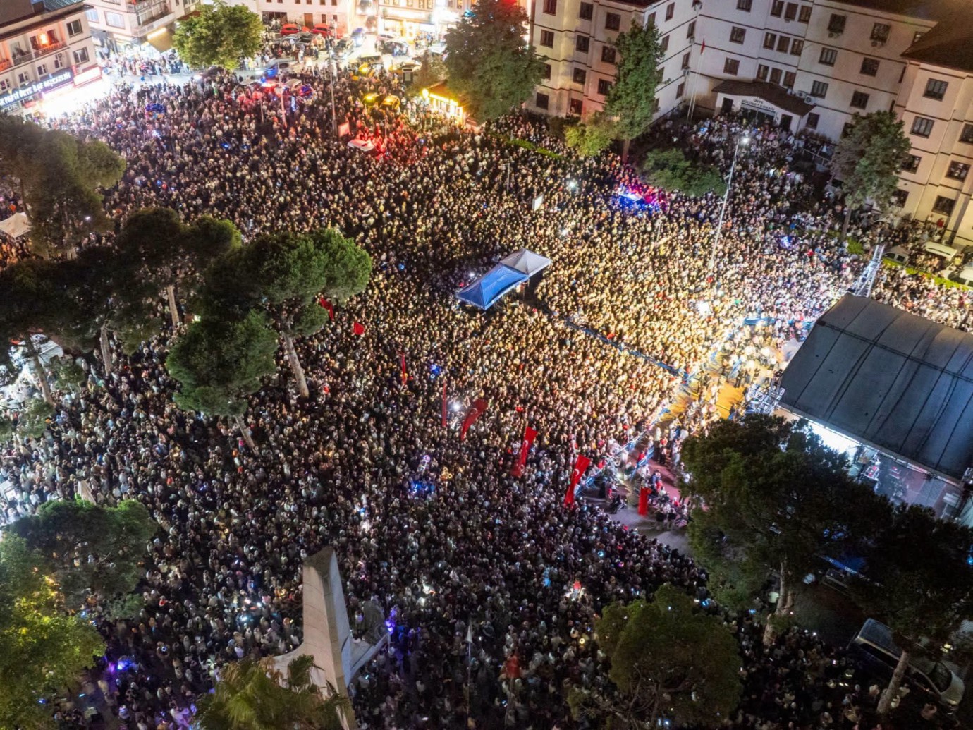 Karadeniz’in Sevilen Sanatçısı Resul Dindar’a Fahri Ünyelilik Verildi.