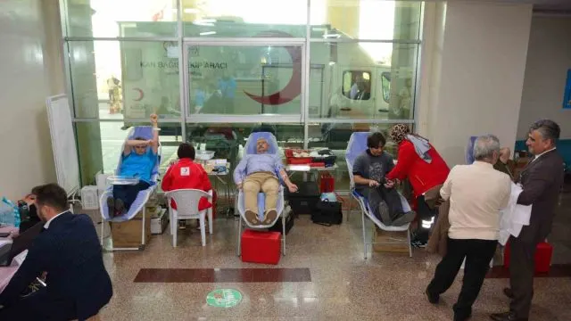 Ünye’de Hastane Personeli Ve Vatandaşlar Kan Bağışı İçin Buluştu