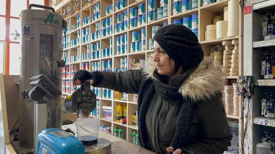 Fatsa’da Bir İlk! Saçları Değil Kaportayı Boyuyor: “Sanayinin Ablası” Zehra Mutlu Zerey