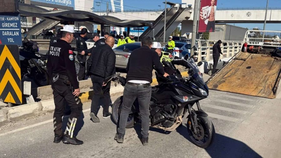 Trafik Polisi Motosikletten Savruldu: Alkollü Sürücü Gözaltında