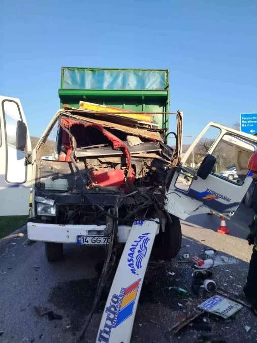 Tır Devrildi, Sürücü Şans Eseri Kurtuldu: Kavşakta Işık İhlali Alarmı