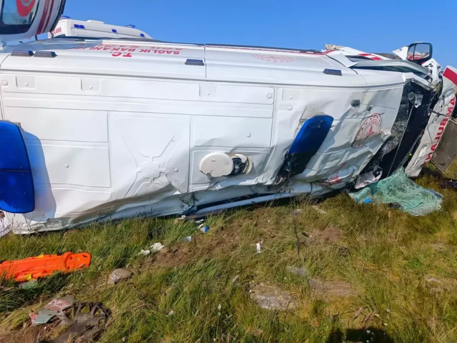 Ambulans Hasta Dönüşü Kazaya Karıştı: 4 Sağlık Görevlisi Yaralandı