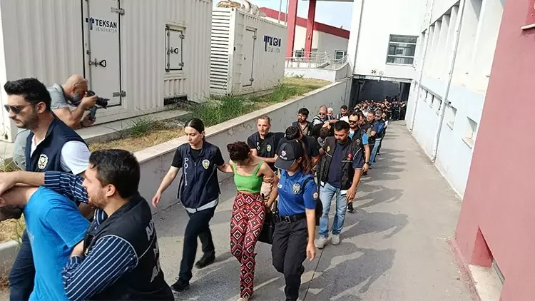 Uyuşturucu Satıcılarına Geniş Çaplı Operasyon: 41 Şüpheli Adliyeye Sevk Edildi