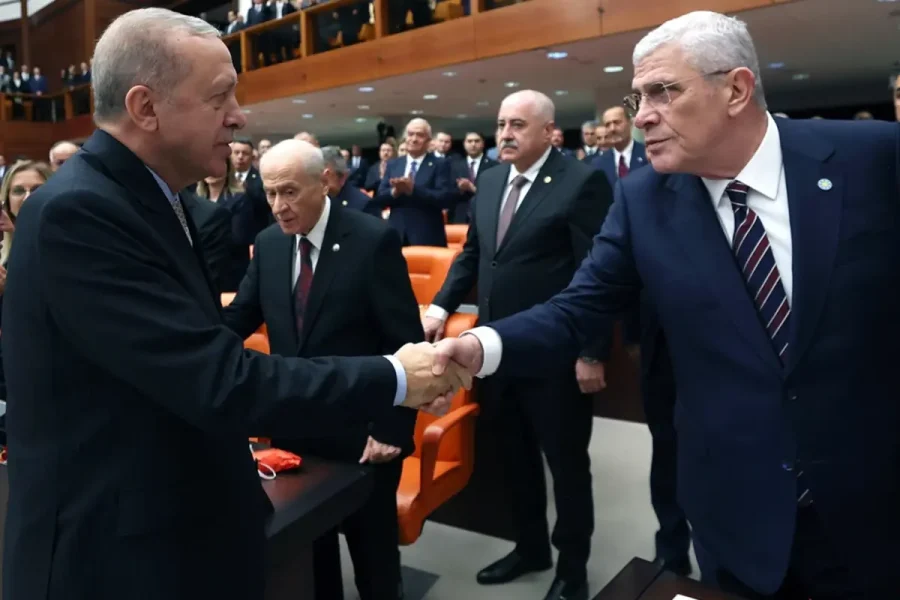 Cumhurbaşkanı Erdoğan, Meclis'te Parti Liderleriyle Bir Araya Geldi