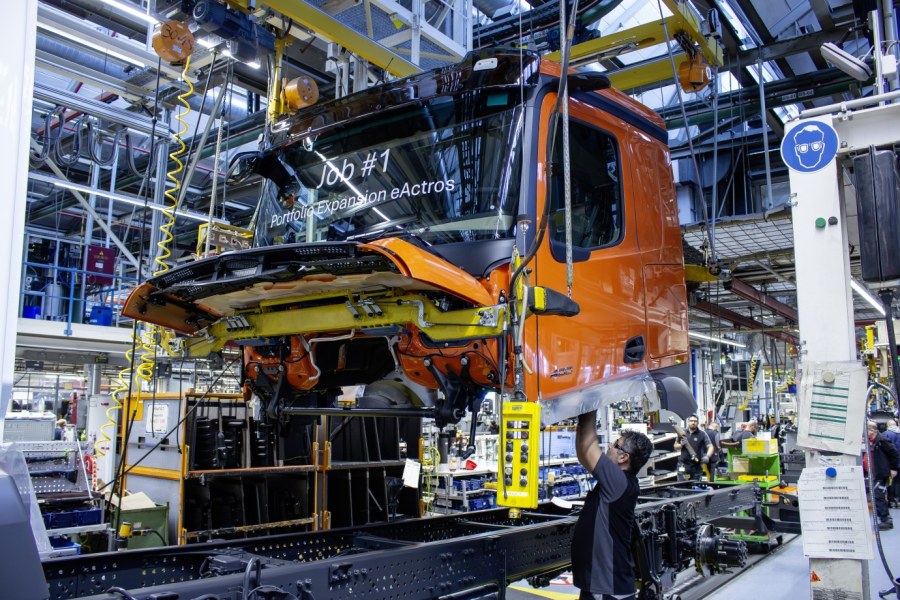 Mercedes-Benz Trucks, Yeni Nesil eActros 400’ün Seri Üretimine Başladı