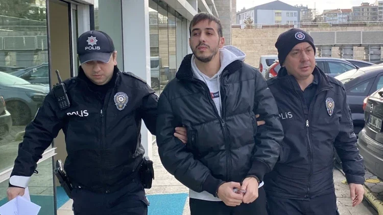 Samsun’da Otobüste “Ters Baktınız” Tartışması: Üniversite Öğrencisi Tutuklandı