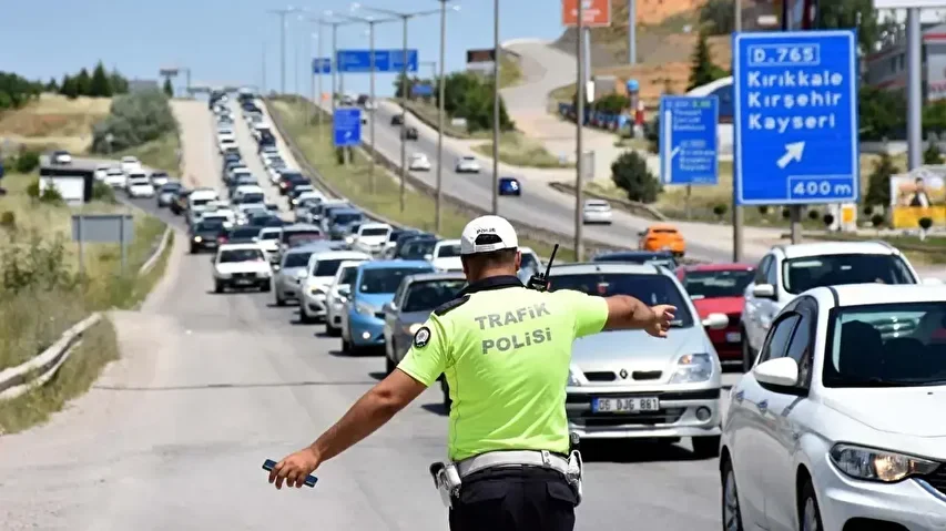 Bayram Tatili Öncesi Trafik Uyarısı Karayollarında Yoğunluk Bekleniyor