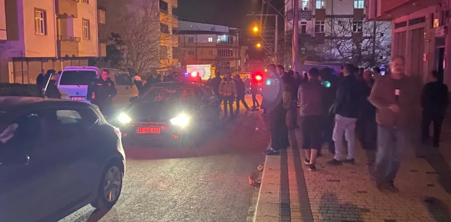 Ünye’de Sokak Ortasında Bıçaklı Kavga 1 Kişi Yaralandı 3 Şüpheli Gözaltında