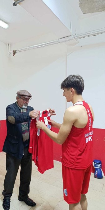 Kaleyaka’da Genç Sporculara Yerel Destek Formlar Teslim Edildi