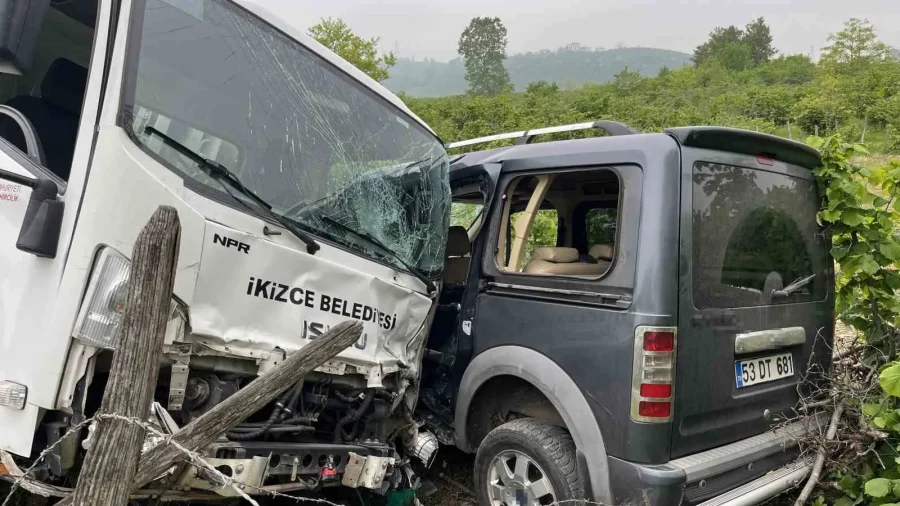 Ordu’da Çöp Kamyonu İle Otomobil Çarpıştı: 3 Yaralı