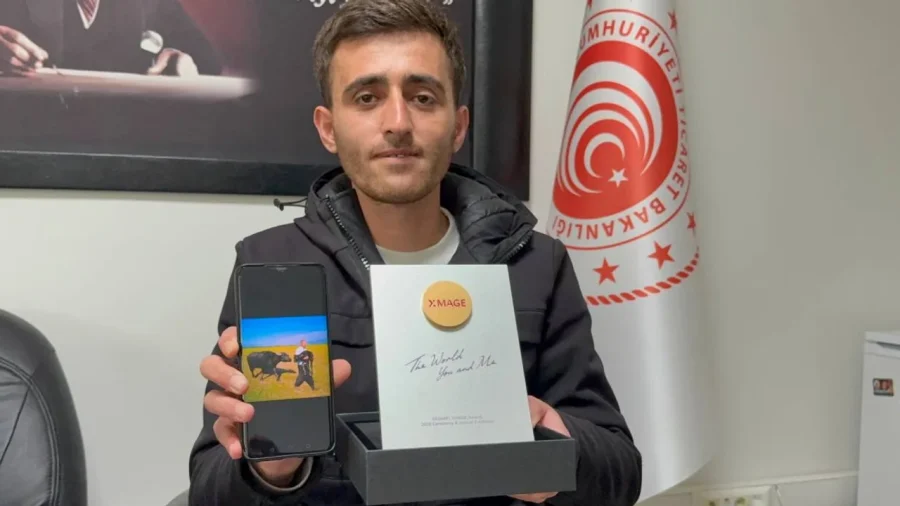 Tokatlı Fotoğrafçı Mehmet Emin Coruş’un Uluslararası Ödülü Gümrük Sürecinin Ardından Teslim Edildi