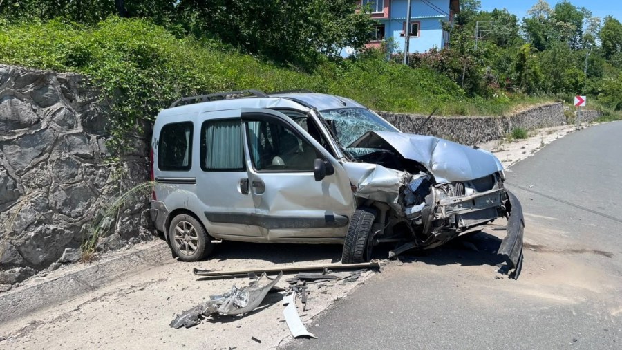 Ordu Ulubey Yolunda İki Araç Kafa Kafaya Çarpıştı 7 Kişi Yaralandı