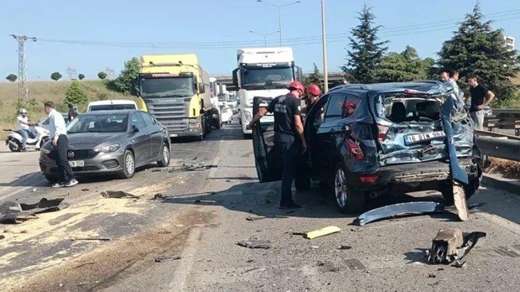 Samsun'da Zincirleme Trafik Kazası! 8 Araç Birbirine Girdi, 2 Kişi Yaralandı