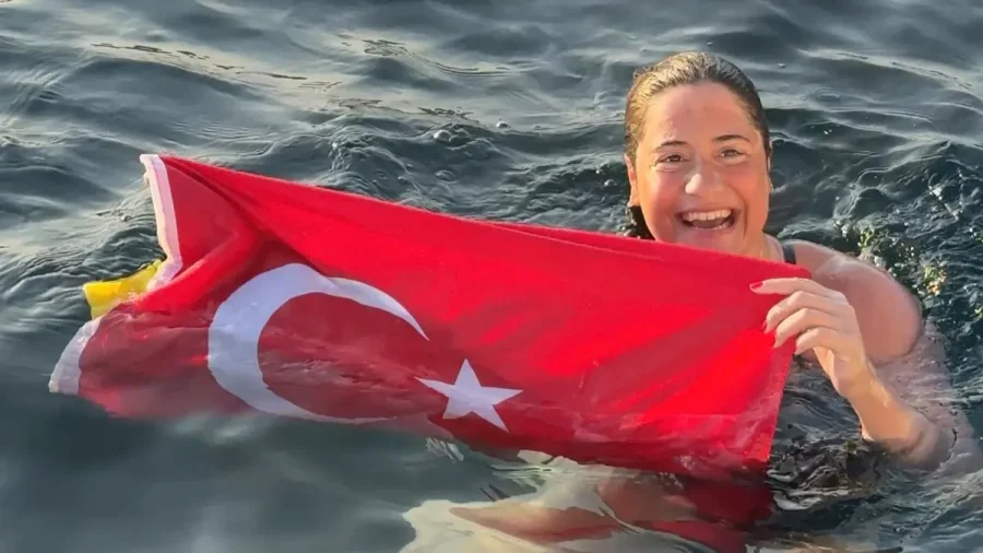 Milli Sporcu Aysu Türkoğlu Kaç Saat Yüzdü?