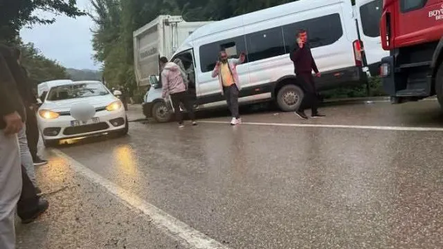 Ordu’da Yolcu Minibüsü Kamyona Çarptı: 1 Can Kaybı, 23 Yaralı