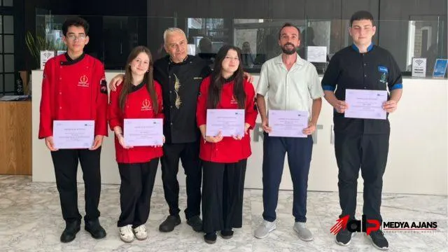 ÜNYELİ TURİZM ÖĞRENCİLERİ BARSELONA’DAN DÖNDÜ