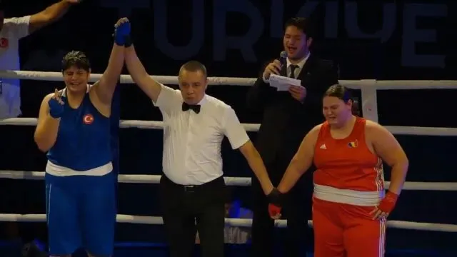 Milli Boksör Nedime Bulat Okulunda Meşalelerle Karşılandı