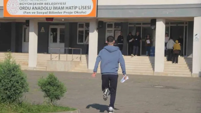 Ordu’da Kpss Adayları Sınav Salonlarına Yetişmek İçin Zamanla Yarıştı