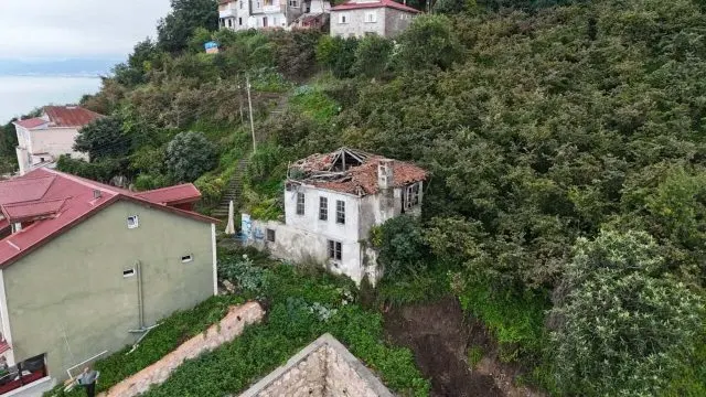 Altınordu’da Güvenlik Riski Taşıyan 32. Metruk Yapı Kaldırıldı