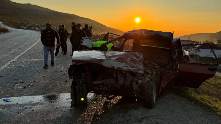 Bursa’da Feci Kaza! Otomobil Kamyona Çarptı: 1 Ölü, 2 Yaralı