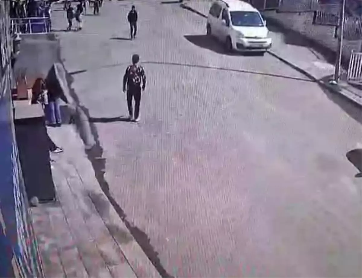 Torpil Şakası Kâbusa Döndü! Genç Kız Göz Ameliyatına Alınacak