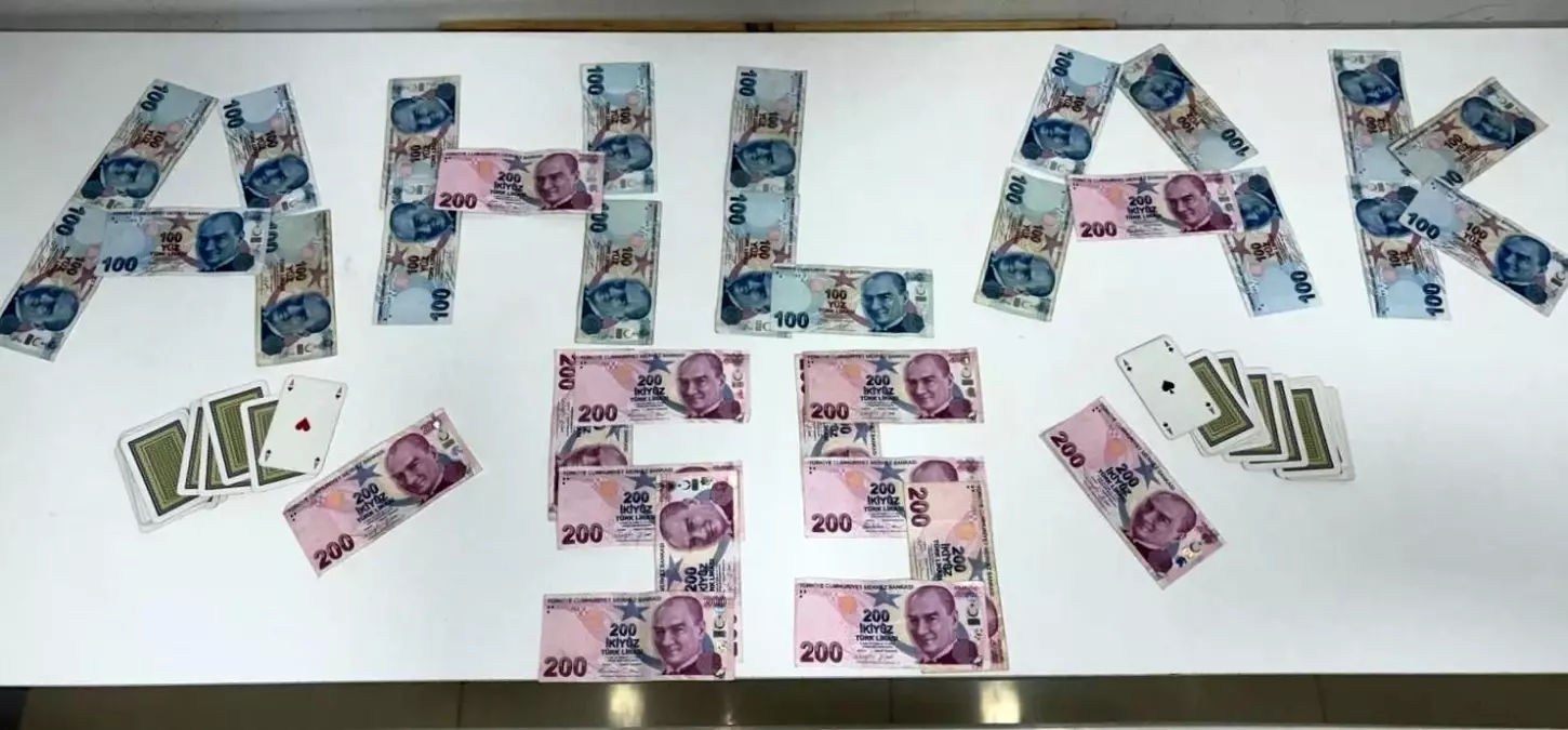 Çarşamba’da Kumar Çetesi Dağıtıldı! Polis Eş Zamanlı Baskınla 12 Kişiyi Yakaladı