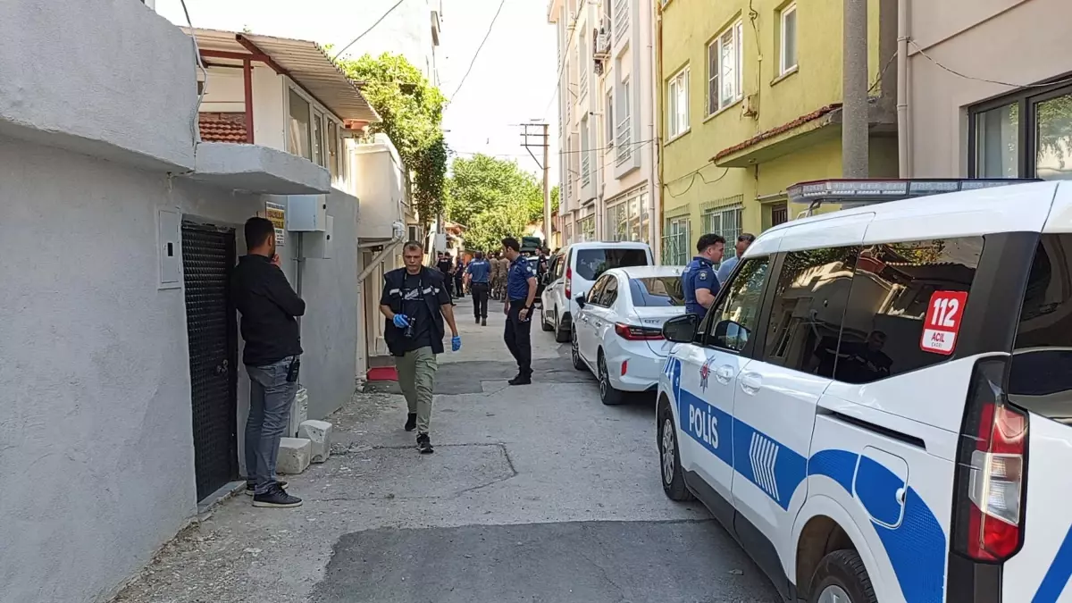 Teslim Ol Çağrısına Uymadı: Polis Memurunu Bıçaklayan Kişi Vurularak Etkisiz Hale Getirildi