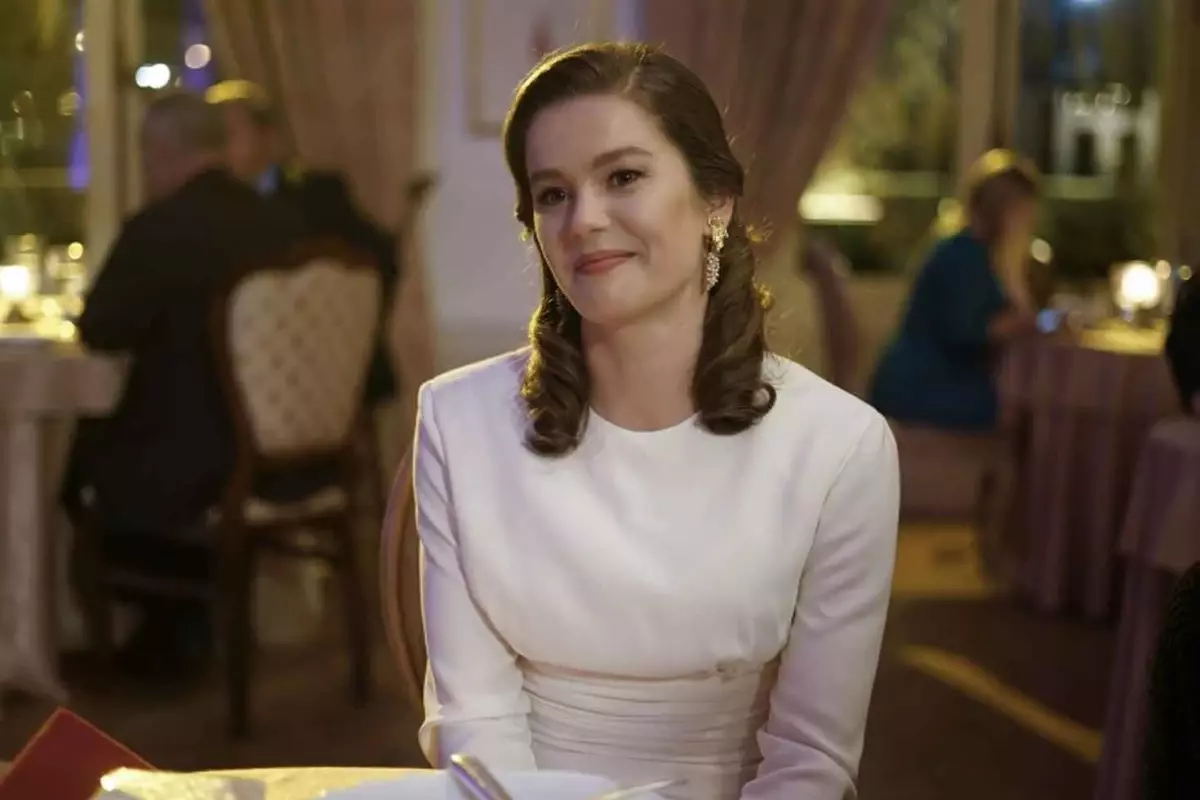 Burcu Biricik Kızı Luna İle Etiler’de Görüntülendi