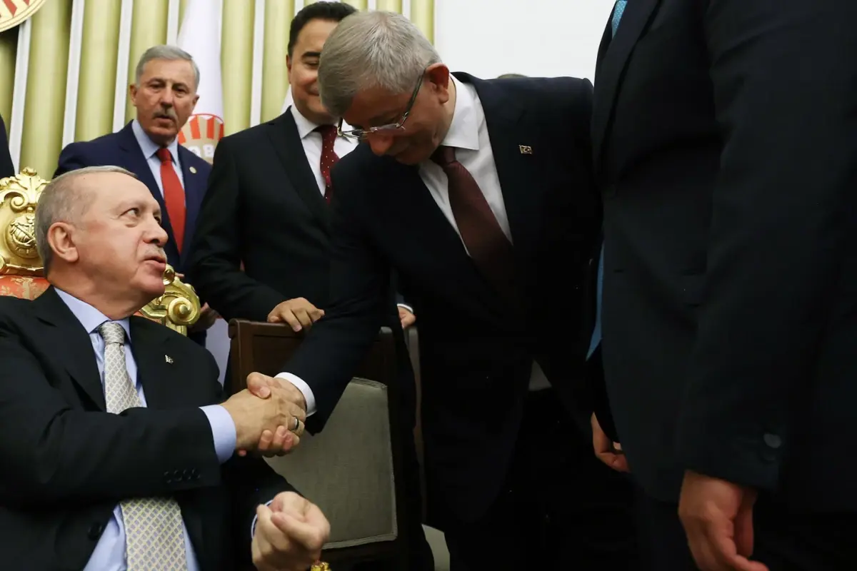 Davutoğlu: “Devlet Darda Olursa Görevden Kaçmam”