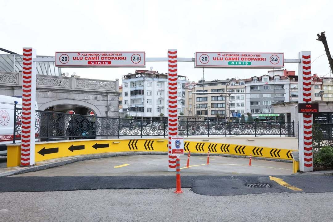 Ulu Camii Otoparkı 8 Yıl Aradan Sonra Yenilenerek Hizmete Açıldı