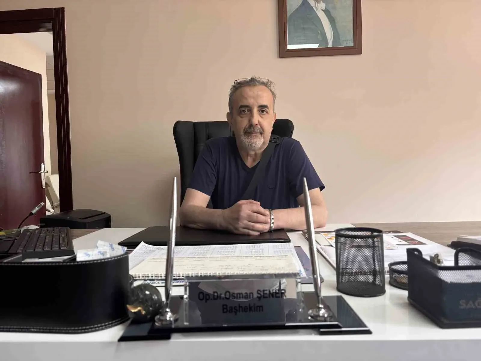 Ordulu Başhekim Yapay Kalple Görevine Döndü! Boynunda Taşıdığı Cihazla Hastalara Umut Oluyor